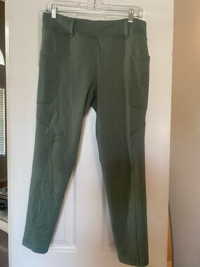 Women's Olive Green Stretch Capri Pants